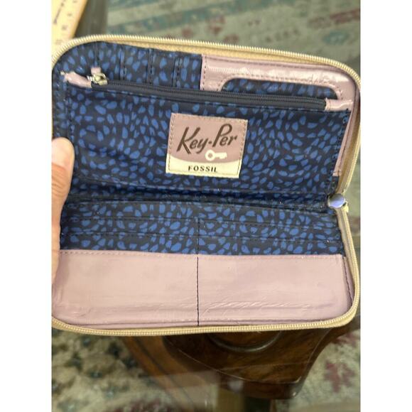 Fossil Key-Per Coated Canvas Zig Zag Print Zipper Purse Wristlet Wallet - Picture 5 of 7